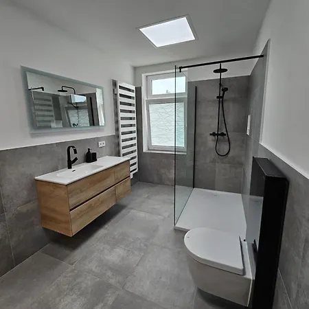 Moderne Mit Zwei Schlafzimmern In Zentrumnaehe Apartment *