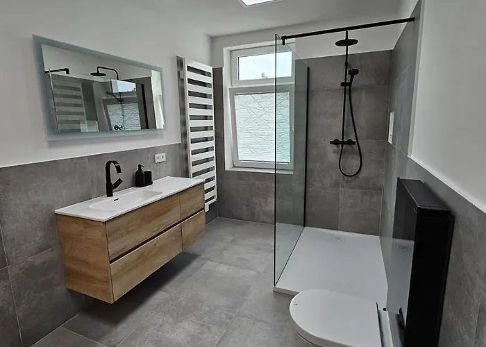 Moderne Mit Zwei Schlafzimmern In Zentrumnaehe Apartment *